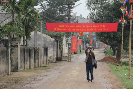 “Câu thơ loé lên từ ánh sáng lưỡi cày”